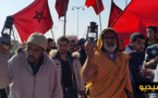 ساكنة دوار الذيب تنظم مسيرة احتجاجية مشيا على الأقدام الى مقر العمالة للمطالبة بربط منازلهم بالكهرباء 