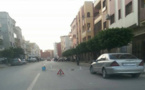 بعد تجاهل المسؤولين بالناظور.. مواطنون يصلحون حفرة ظلت  لسنوات تربك حركة المرور بحي لعراصي