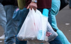 تجار بإقليم الناظور لازالوا يستعملون الأكياس البلاستيكية ومواطنون يجدون صعوبة في التسوق