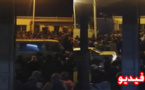 صادم.. تدافع كبير يخرج عن السيطرة بين ممتهني التهريب المعيشي في معبر باريوتشينو 