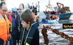 الوزيرة الحيطي تنتقل عبر باخرة خاصة للصيد لمعاينة مشروع تربية الأحياء البحرية برأس الماء