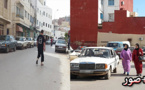فقط في الناظور.. مستحيل الوصول إلى المستشفى الحسني بسبب ركن السيارات على جنبات الطريق  