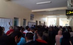 بسبب معاناتهم مع الاكتضاض.. طلبة العروي يعتصمون بمقر البلدية للمطالبة بتوفير حافلة إضافية للنقل الخاص