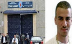 أشرف السكاكي أشهر سجين ريفي  يطيح بموظف بعد أن أدخل اليه هاتفا الى السجن 