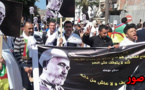 حركيُو الريف ينزلون وسط الحسيمة بارتداء الأكفان دلالةً على الصمود في خوض معركة الاستمرار في الشارع
