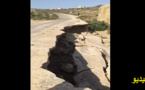 نشطاء يوثقون إنهيار المحور الطرقي الرابط بين كرونة وباقي مداشر تمسمان وسط تجاهل المسؤولين