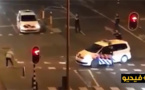 مفزع: شاهد الشرطة الهولندية تطلق النار على شخص يحمل سلاحا فتسقطه أرضا وهو يردد الله أكبر