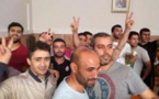 معتقلو "حراك الريف" يرفعون "شارة النصر" داخل محكمة الحسيمة