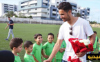 حارس المنتخب المغربي منير المحمدي يزور مدرسة "المنار" لكرة القدم بالناظور