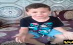 طفل يبكي ويستغيث لإطلاق سراح والده المعتقل على خلفية الحراك