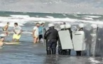 بعد ملاحقة الحراكيين إلى شطآن الحسيمة فسابكة يسخرون: بعد تعويم الدرهم جاء تعويم قوات الأمن