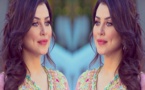 الفنانة الناظورية حنان لخضر تثير إعجاب متتبعيها بارتدائها نظارات شمسية جذابة