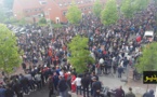 مئات الهولنديين يحتشدون أمام منزل اللاعب الريفي "نوري" لمواساته بعد وعكة فجائية خطيرة أنهت حلمه الكروي
