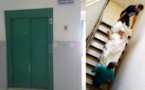 فيسبوكيون يتسائلون عن سبب نقل مرضى مستشفى الحسني دون إستعمال المصعد ومندوبية الصحة توضح