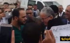 بالفيديو.. وزير الصحة يستقبله العشرات من الممرضين بالحسيمة بوقفة إحتجاجية وهكذا تفاعل معهم
