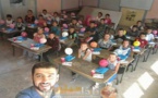 رائع.. هكذا استقبل أستاذ من الحسيمة التحق حديثا بـ"التدريس" تلامذته خلال أول يوم دراسي