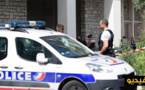 فيديو.. مسلح يهاجم جنديا فرنسيا في وسط باريس ويهتف الله أكبر