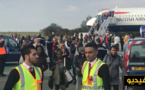 فيديو مثير.. إجلاء ركاب طائرة بمطار شارل ديغول في باريس لهذا السبب 