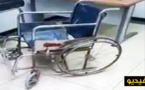 مستشفى الناظور ينقل المرضى بكرسي متحرك لا يتوفر على عجلات