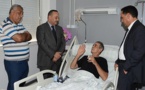 وزير الثقافة والاتصال يزور الفنان الشاب ميمون الوجدي بعد إجرائه عملية جراحية