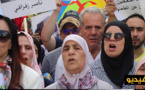 في أول ظهور لها بعد إصابتها بالسرطان.. شاهد ما قالته والدة ناصر الزفزافي في مسيرة اليوم بالدار البيضاء