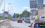 عدم إكمال أشغال تزفيت شارع "طنجة" وسط الناظور يثير تذمرا واسعا وسط السائقين