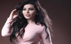 خبير موضة شهير ينتقد الفنانة الناظورية حنان الخضر بعد ظهورها بزي يعتبره فاضحا