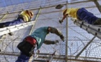 خطير: سلطات مليلية تشرع في تثبيت شفرات حادة على السياج الحدودي لمنع تسلل الأطفال المغاربة