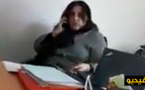 مثير: موظفة ببلدية الحسيمة تنهر موطنا قصدها لغرض إداري قبل فرارها منه لإنهاء حديثها عبر الهاتف