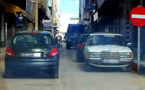 الدريوش.. فايسبوكيون غاضبون من سائق سيارة تابعة للبلدية بسبب اختراقه لقانون السير
