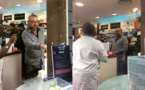 شاهد صور جديدة للملك محمد السادس داخل صيدلية بفرنسا تثير إعجاب المغاربة