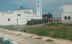 عربات عسكرية تقل عشرات الجنود المغاربة تحط الرحال في منطقة رأس الما