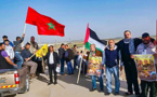 أسرة ريفية تقيم في غزة الفلسطينية تحتج على رفع علم البوليزاريو في مسيرة العودة 