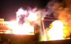 تماس كهربائي يتسبب في نشوب حريق مهول وسط حي سكني بسلوان والألطاف الإلهية تحول دون وقوع كارثة
