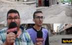 مواطنون يحتجون بعد تضرر حيهم بسبب إنفجار أنبوب مائي وسط الناظور ويطالبون المسؤولين التدخل