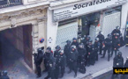 شاهدوا.. مسلح يحتجز رهائن بينهم حامل داخل متجر في العاصمة الفرنسية باريس