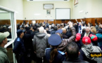 مثير.. معتقلو حراك الريف يؤدون جماعة رائعة "خالد ازري" داخل المحكمة