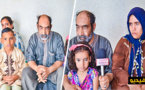 حالة إنسانية يرثى لها.. شاهدوا أسرة تعاني الفقر والجوع بعد توقف الأب عن العمل بسبب مرض مزمن 