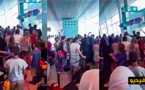 مغاربة عالقون في مطار برشلونة يخوضون اعتصاما وسط اتهامات لشركة طيران بالعنصرية 