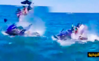 شاهدوا الفيديو.. انفجار دراجة مائية "دجيتسكي" على متنها شخص وطفل وسط شاطئ كابيلا