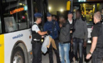 الشرطة البلجيكية تقود حملة واسعة للبحث عن مهاجرين غير شرعيين داخل الحافلات 