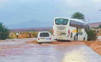 بالصور.. حافلة إنطلقت من الناظور كادت أن تجرفها مياه الأمطار قبل وصولها الى وجهتها