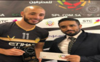 الدولي المغربي "نور الدين أمرابط" يتسلم جائزة أفضل لاعب في الدوري السعودي