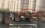 سائقو شاحنات النقل الدولي يلجئون إلى "الشوك" لتجنيب وقوع الفواجع في أوساط "الحراكة" بالناظور