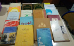 أستاذ يتبرع بمكتبته الخاصة التي تضم حوالي 500 كتاب لفائدة المكتبة الوسائطية بأزغنغان