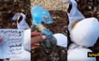 بالفيديو: أمواج شاطئ أركمان تقذف بكيس يحتوي على أعمال سحرية تضم صدرية نسائية وأشياء غريبة