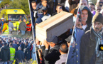 حشود غفيرة تٌشيّع جثمان الصغيرة إخلاص في جنازة مهيبة بمسقط رأسها وسط حزن يخيّم على سماء الريف