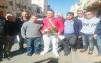 نشطاء الحراك الشعبي بالناظور يستقبلون زميلهم المعتقل وافي قجوع بعد معانقته الحرية