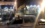 ليلة أول يوم برمضان.. سائقو سيارات الأجرة بالناظور يحاصرون حافلة للنقل الحضري ويرفضون اشتغالها ليلا