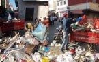 جمعويون ينظفون "قيسارية" وشوارعها المحيطة وسط الناظور بعد غرقها في الأزبال تزامنا مع رمضان